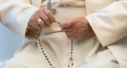A giugno il Papa chiede di pregare per tutti coloro che vivono delle difficoltà
